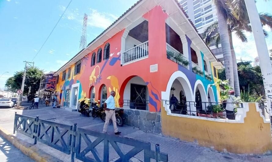 Nuevo mural en la fachada de Visit Santa Marta se roba todas las miradas ¡y los aplausos!