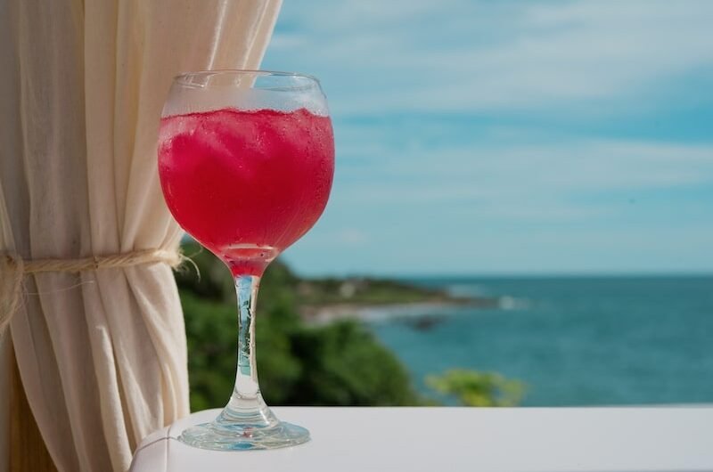 3 cocteles para disfrutar en el club de playa más trendy de Cartagena: Marlin Beach Club